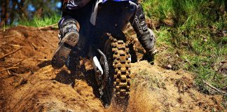 Motorradanhänger: komfortabler Transport des Motorrads Enduro